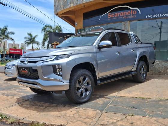 MITSUBISHI TRITON 2.4 BITURBO DIESEL CD HPE 4X4 AUTOMÁTICO MITSUBISHI TRITON 2.4 BITURBO DIESEL CD HPE 4X4 AUTOMÁTICO